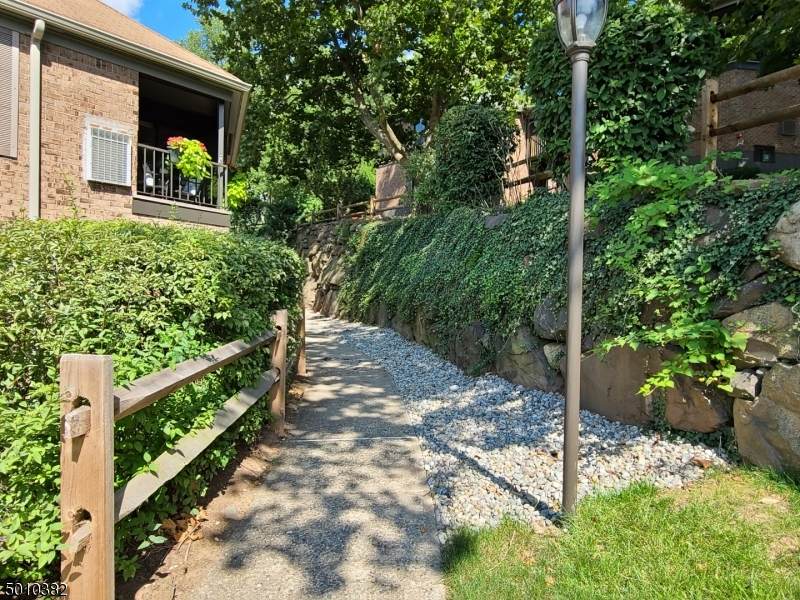 181 Long Hill Rd 10-11 - Photo 1