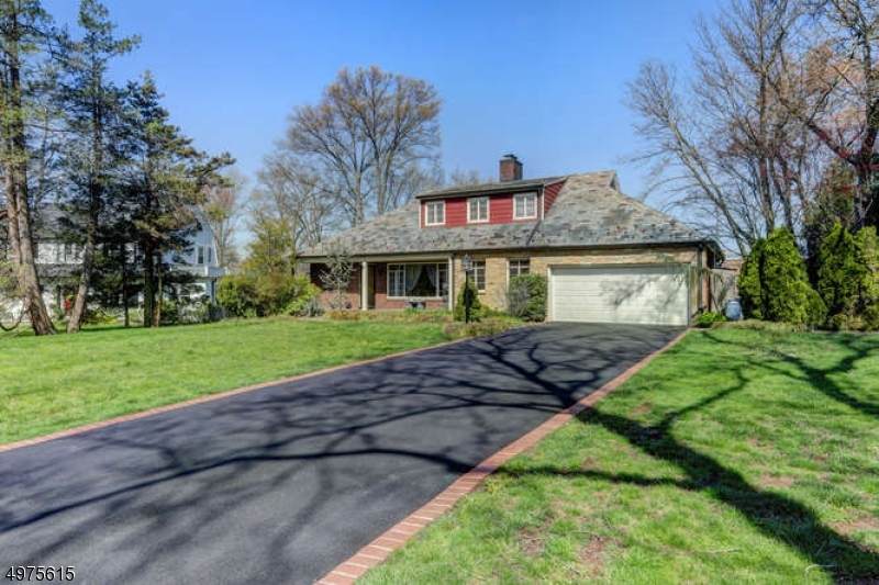 22 Stoneleigh Pk - Photo 1
