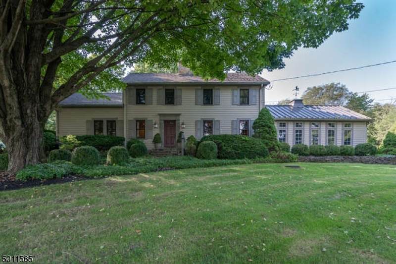 208 Mountain View Rd W - Photo 1
