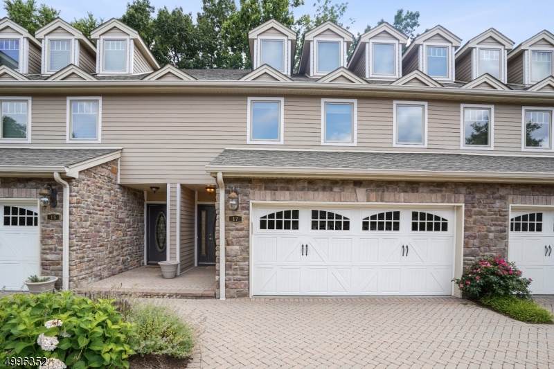 17 Eggers Ct - Photo 1