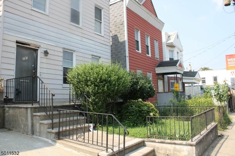 791 Communipaw Ave - Photo 1
