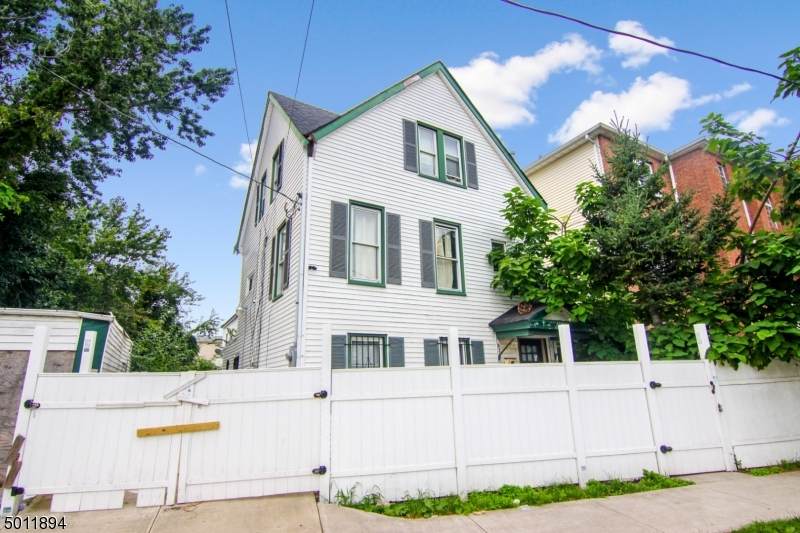 212 Nye Ave - Photo 1