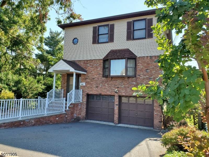 716 Olive St - Photo 1