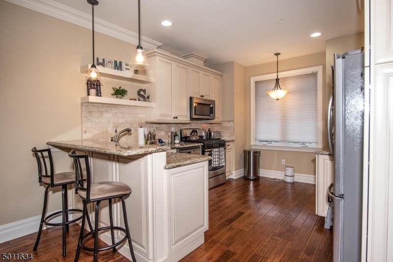 1 Glen Rock Sq D3 - Photo 1
