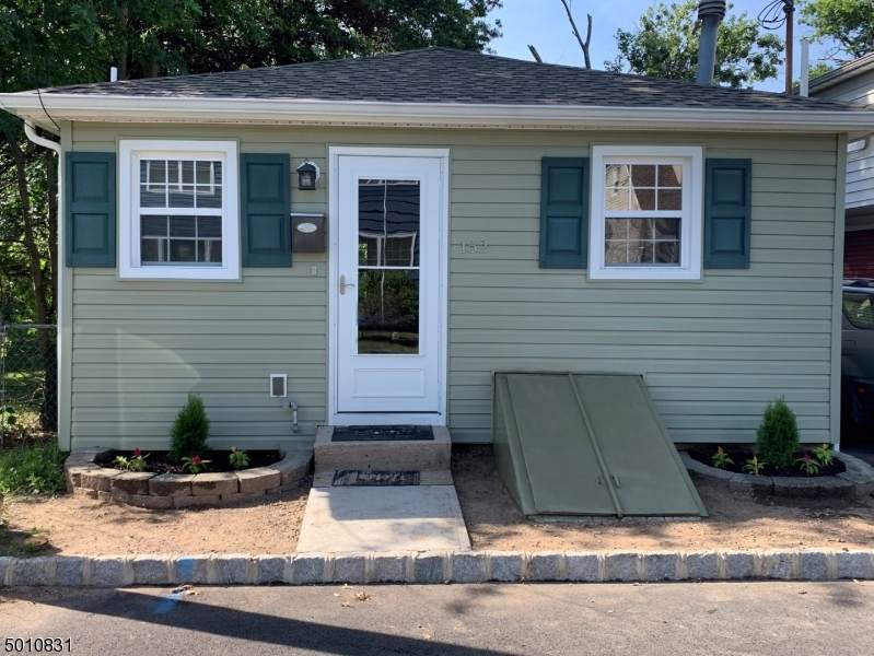 152 Woodcliffe Ave - Photo 1