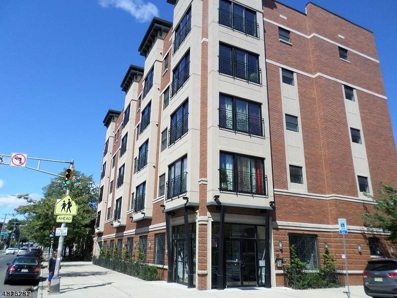 105 Broad St - Photo 1