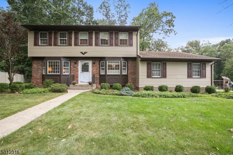 11 Madeleine Pl - Photo 1