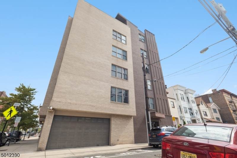 544 28TH ST - Photo 1