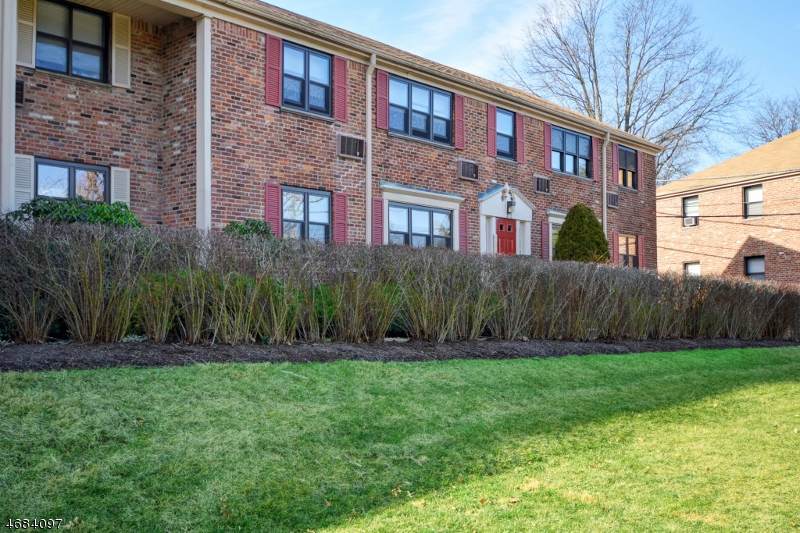 37 Sandra Circle - Photo 1