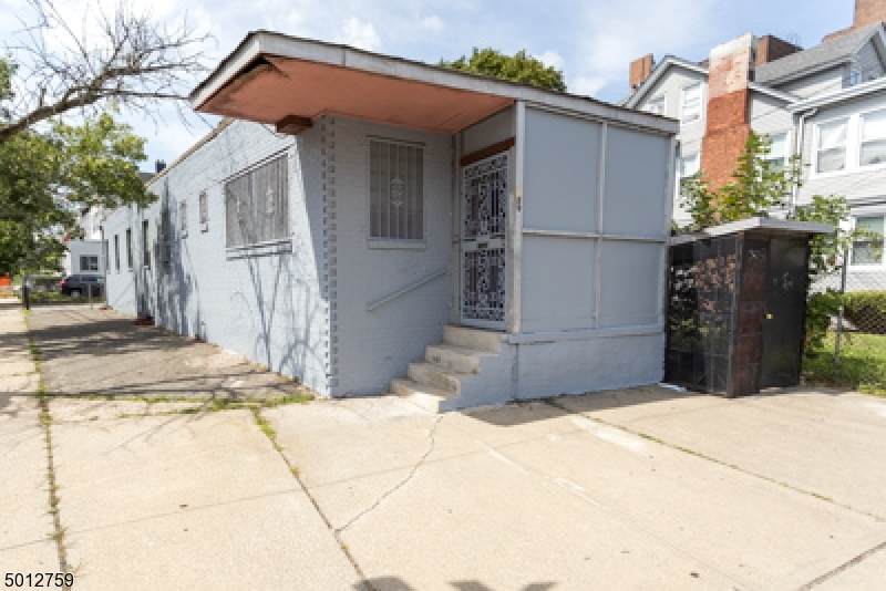 389 Sandford Ave - Photo 1