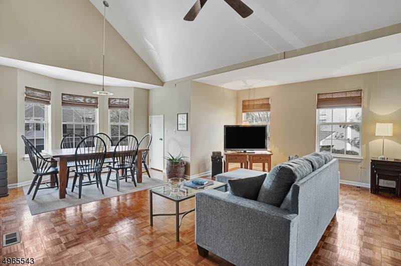18 Oak Knoll Ln - Photo 1