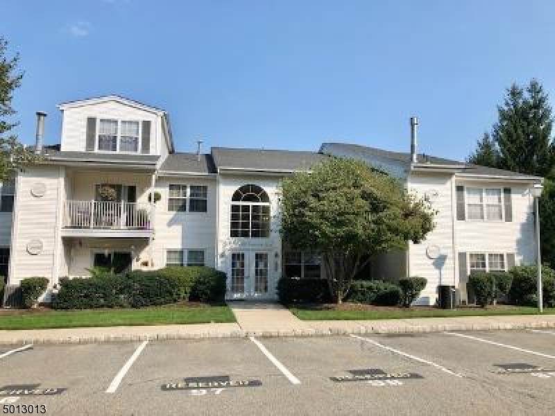 16 Crestview Ln - Photo 1