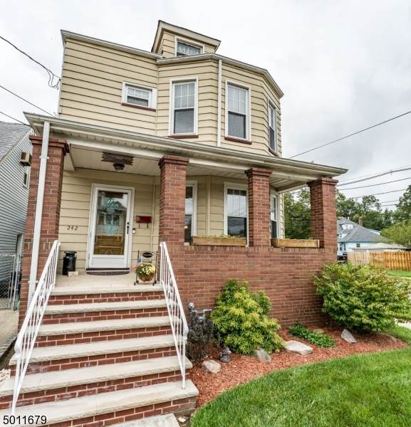 242 Pershing Ave - Photo 1