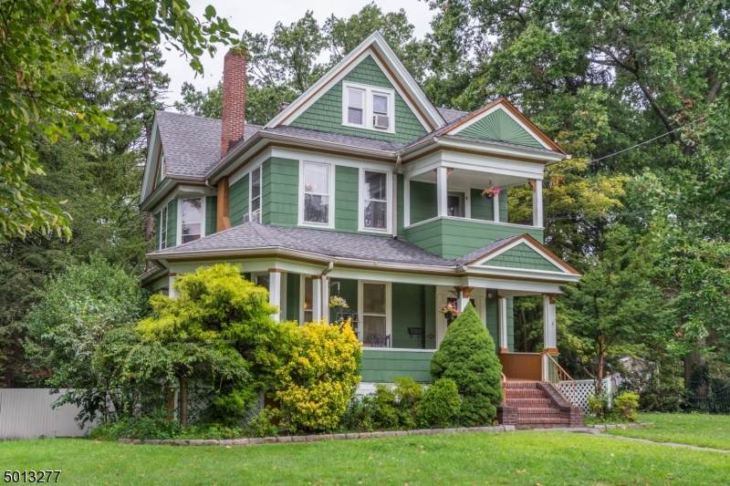 160 Larch Ave - Photo 1