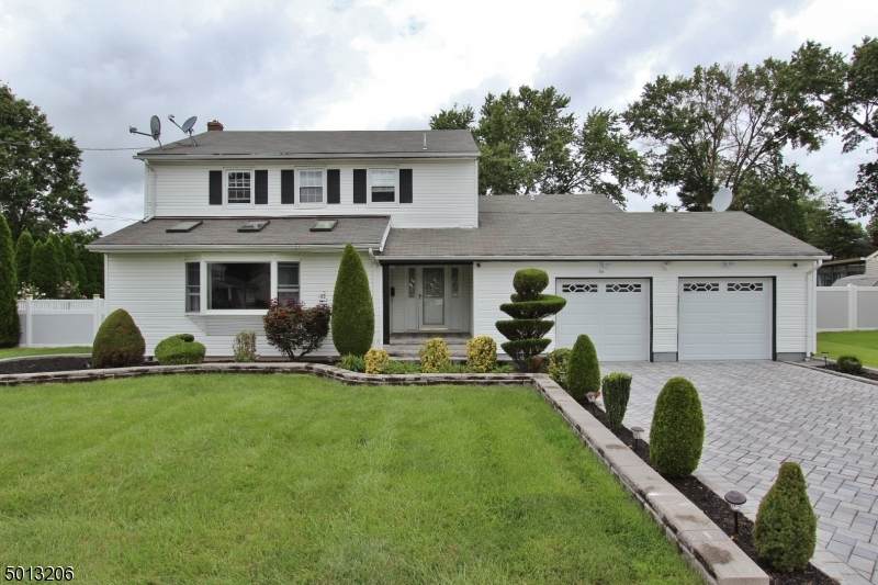 114 Surrey Rd - Photo 1