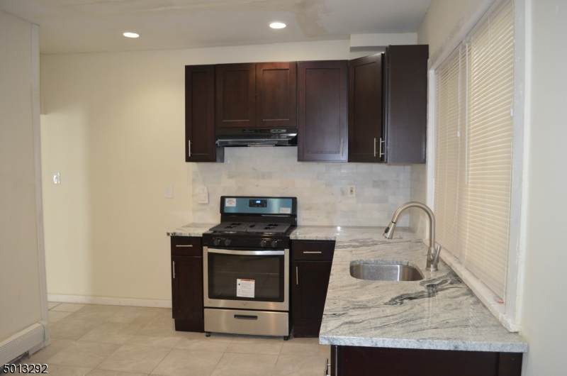 442 Summer Ave - Photo 1