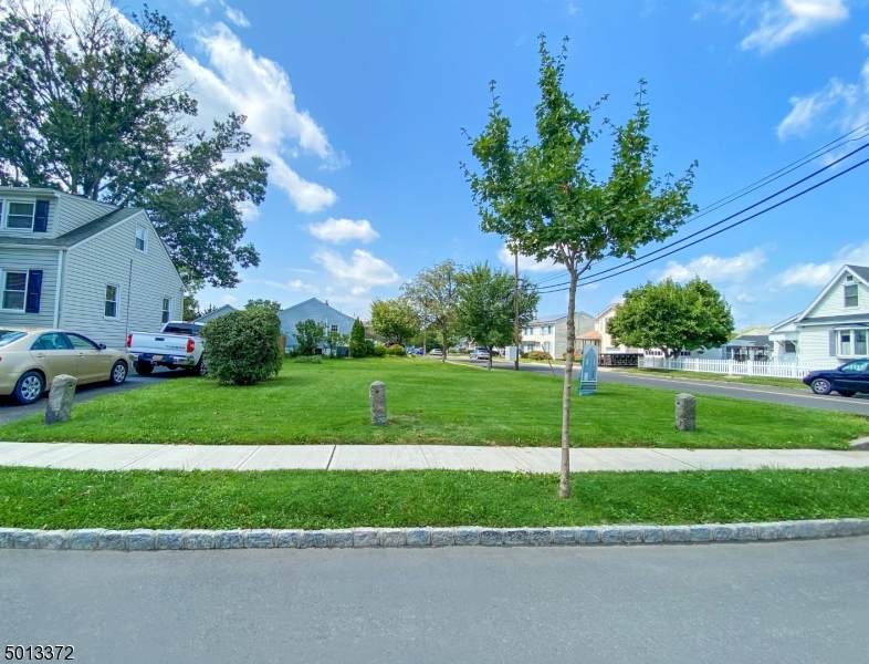 223 Thompson Ave - Photo 1