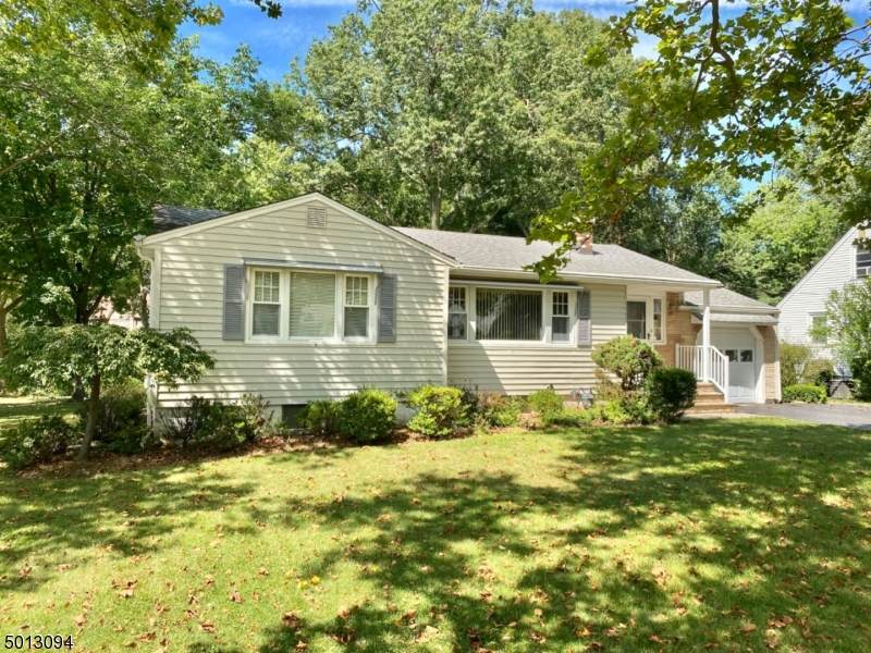 27 Evelyn Rd - Photo 1