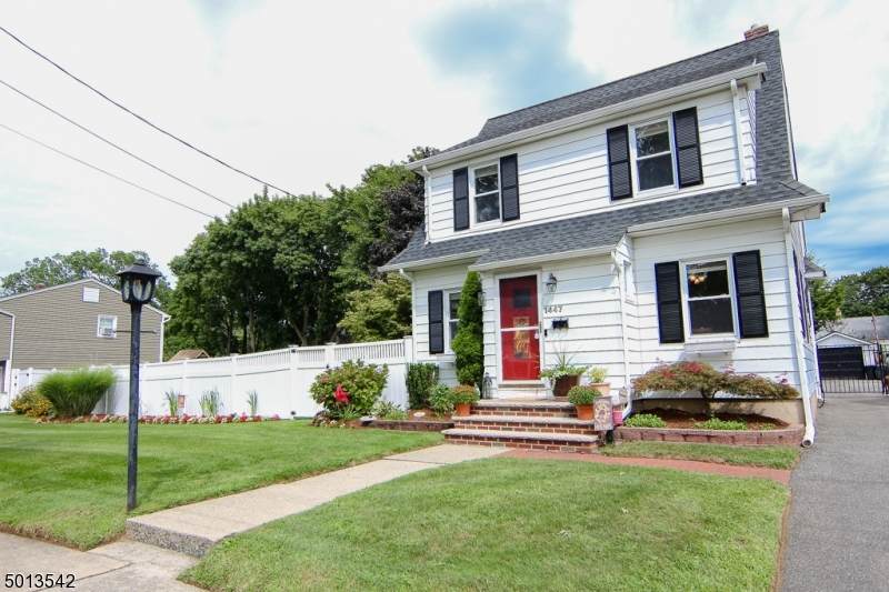 1447 Lincoln Ave - Photo 1