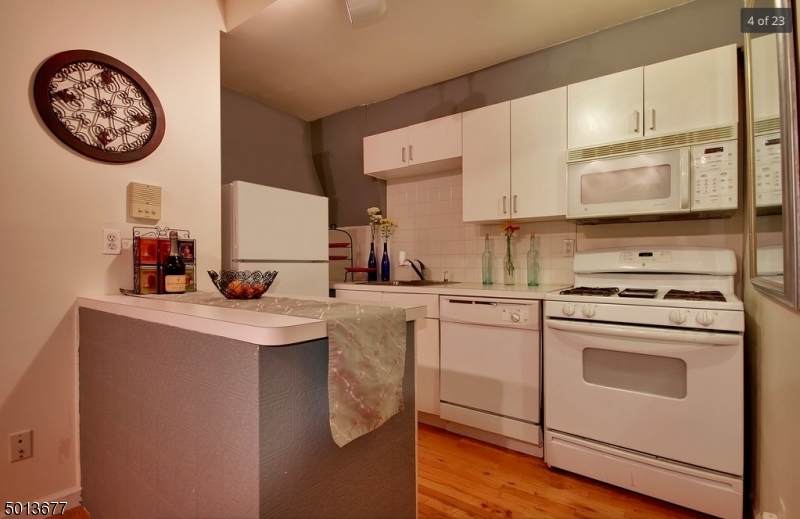 516 Adams Street - Photo 1