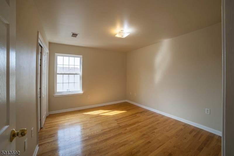 1081 Magnolia Ave - Photo 1