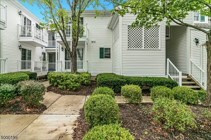 198 Alexandria Way - Photo 1