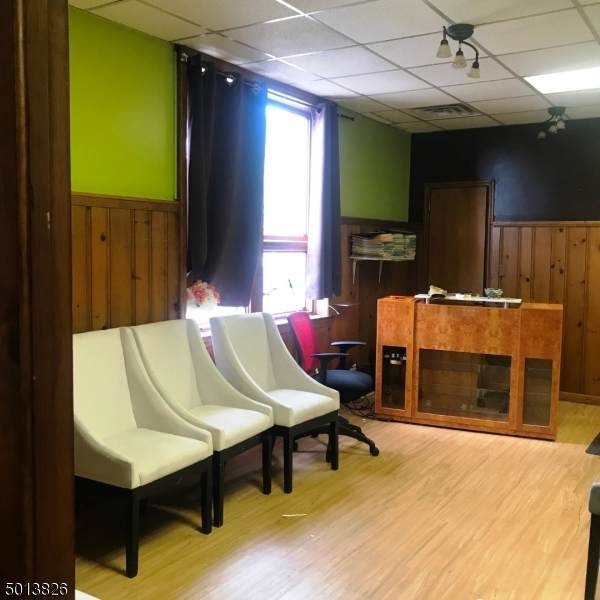 1933 Springfield Ave - Photo 1
