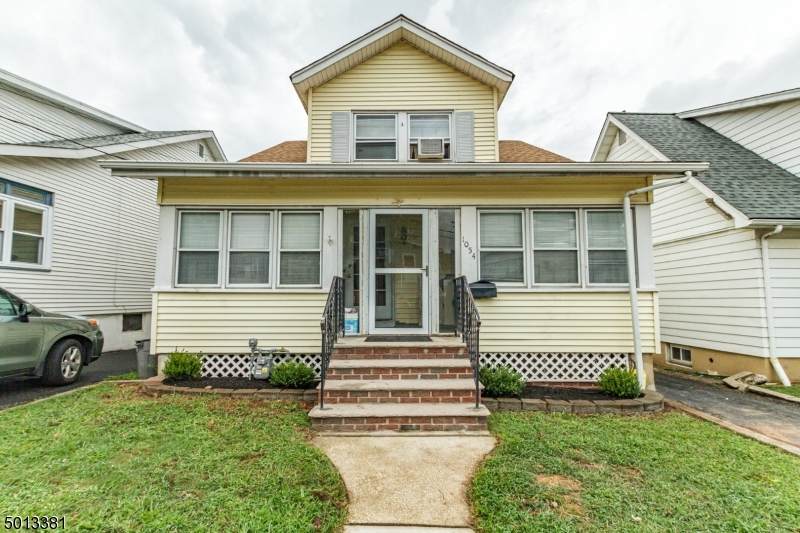 1054 Woolley Ave - Photo 1