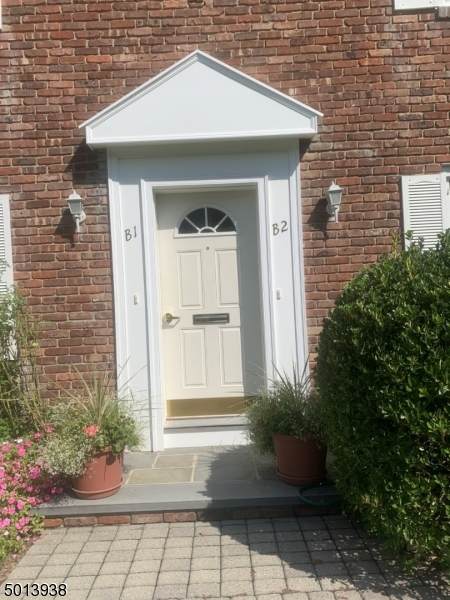 15 Norwood Ave - Photo 1