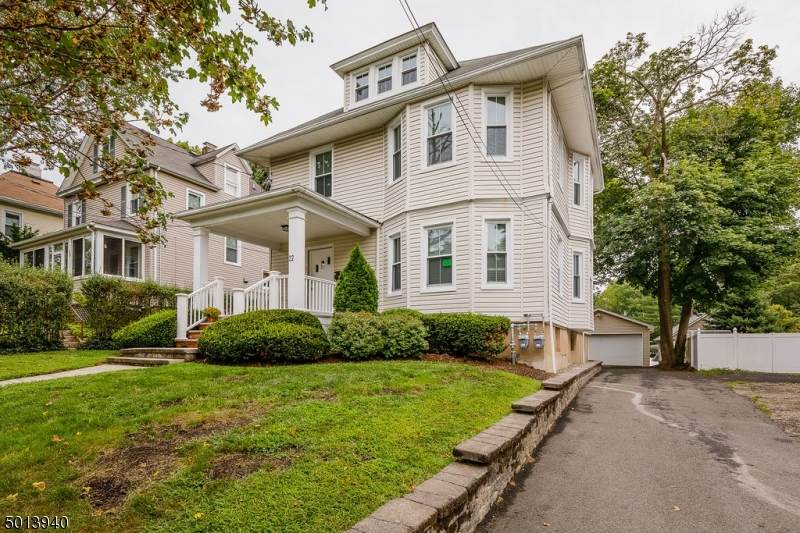 22 Hughes Pl - Photo 1