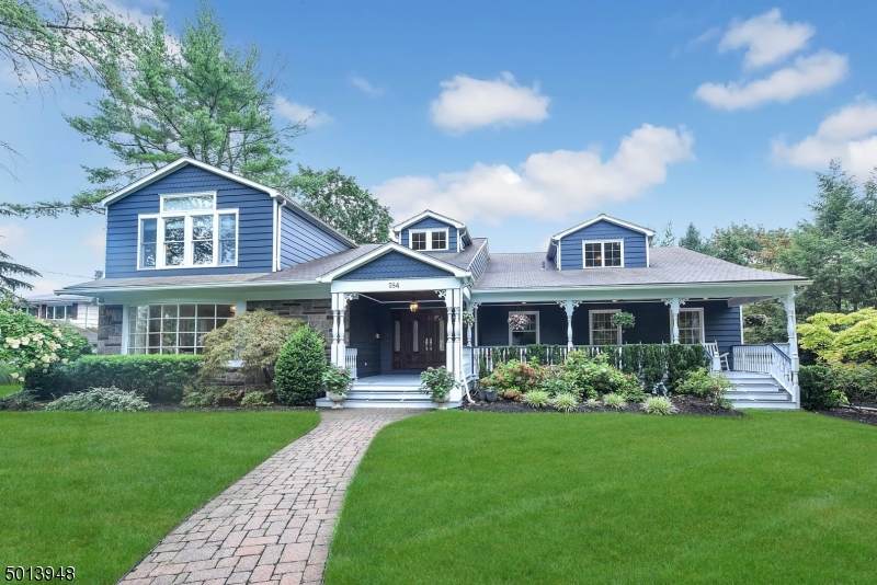 584 Highland Ave - Photo 1