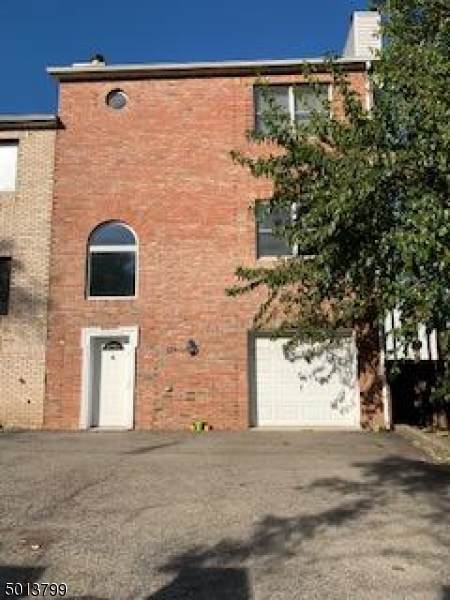 82 Court St - Photo 1