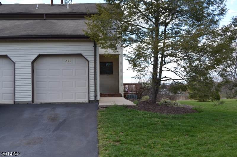 233 Spruce Ct - Photo 1