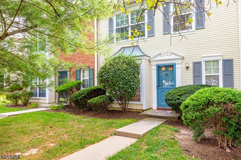 10 Townsend Ct - Photo 1