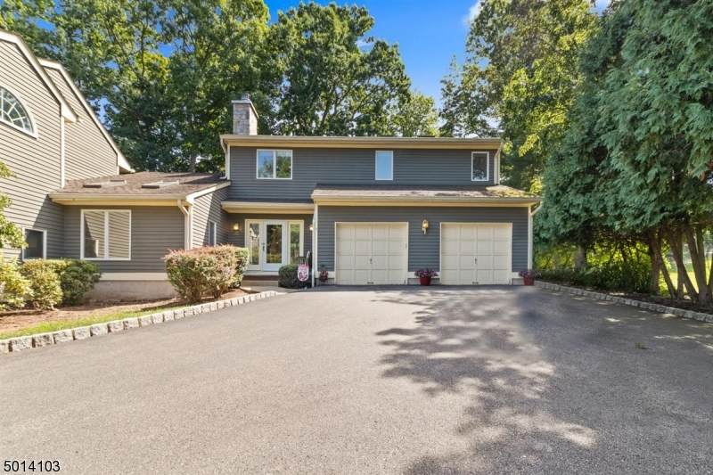 7 La Jolla Ln - Photo 1