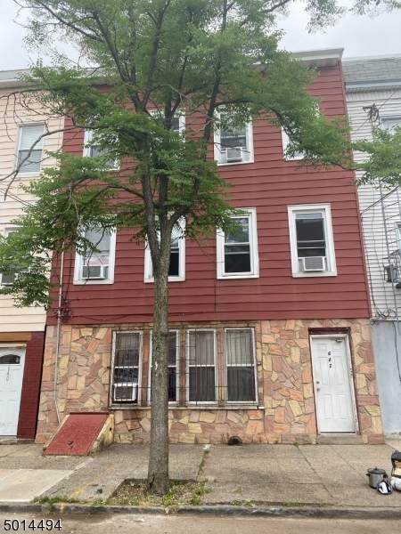 642 5TH ST - Photo 1