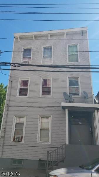 219 Spring St - Photo 1