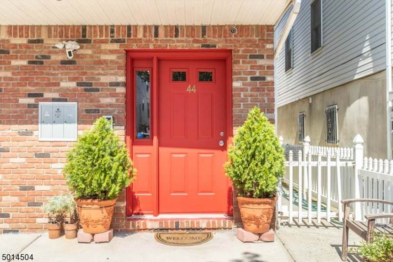 44 Johnson St - Photo 1
