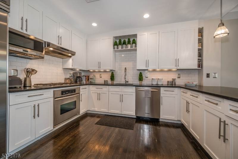85 Park Ave Unit 203 - Photo 1