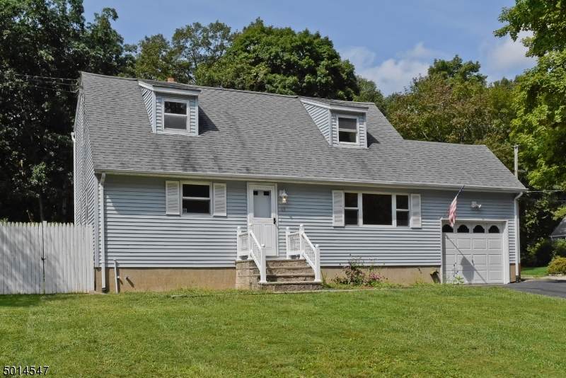 63 White Rock Blvd - Photo 1