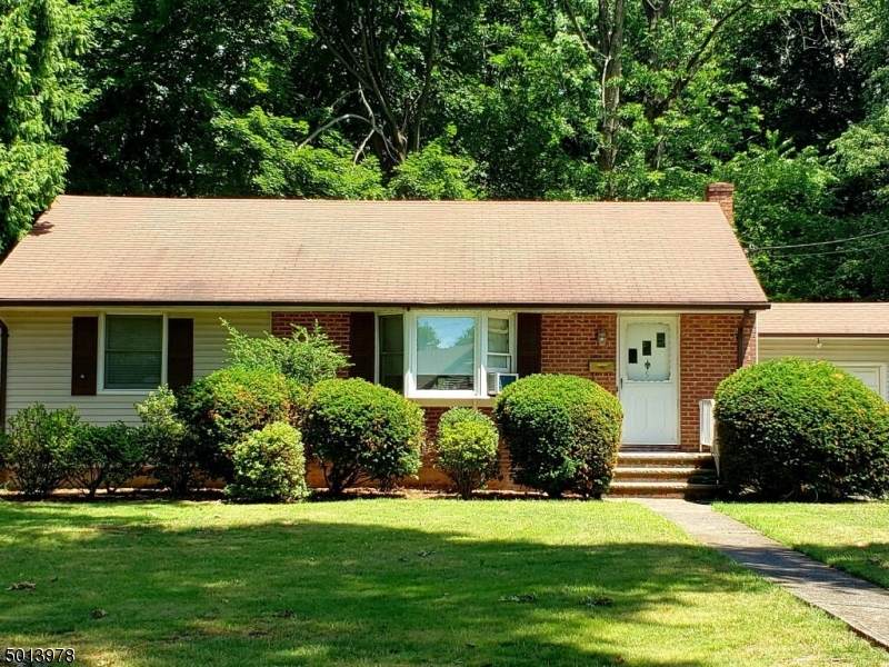9 Hazelhurst Ave - Photo 1