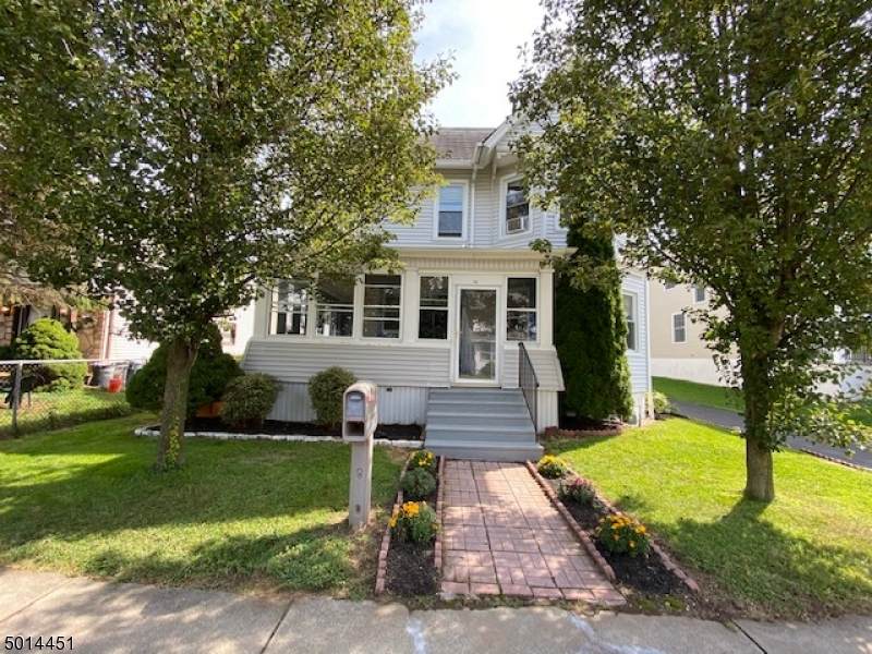 54 Davis Ave - Photo 1