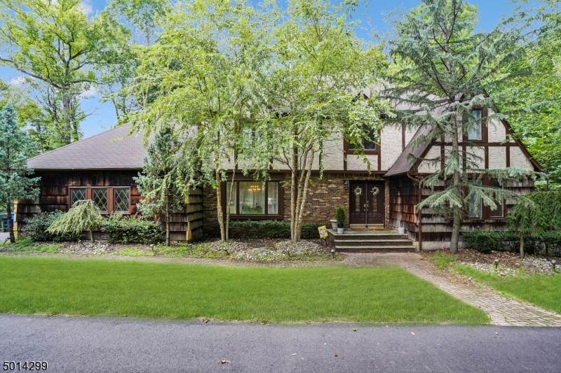 305 Middlesex Ave - Photo 1