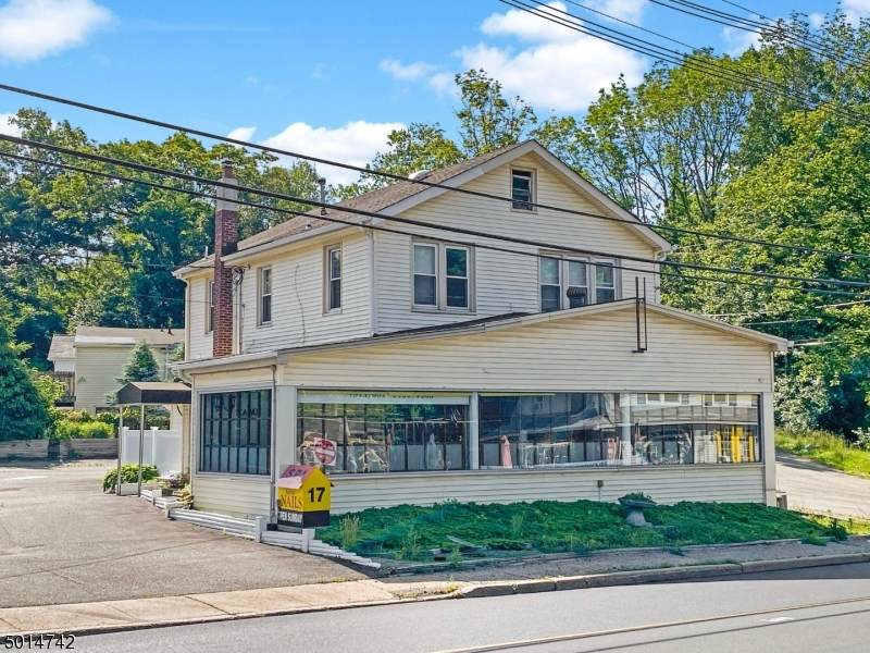 17 Lakeside Blvd - Photo 1