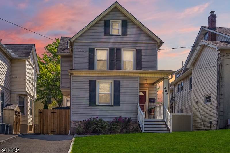 407 W Broad St - Photo 1