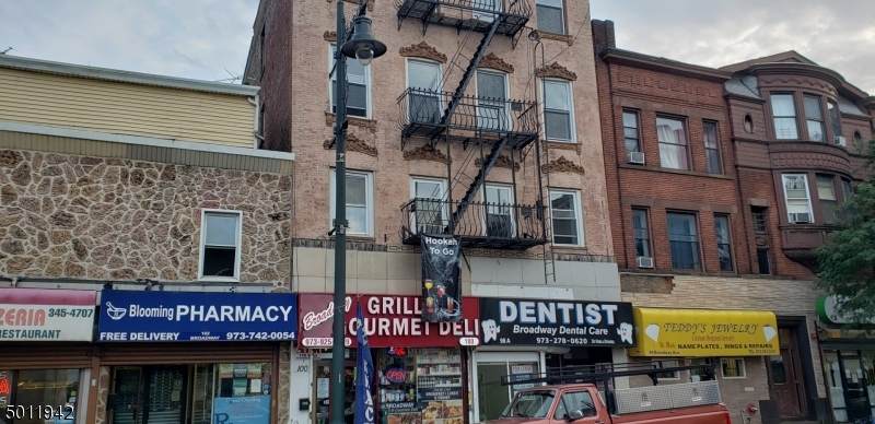98 Broadway - Photo 1