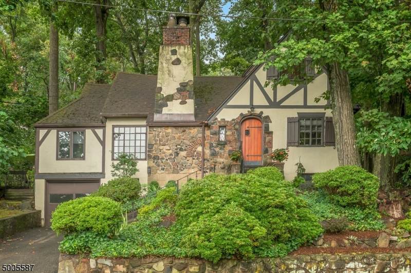518 Highland Ave - Photo 1