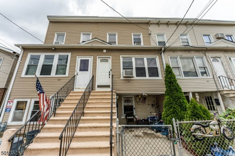 329 Forest St - Photo 1