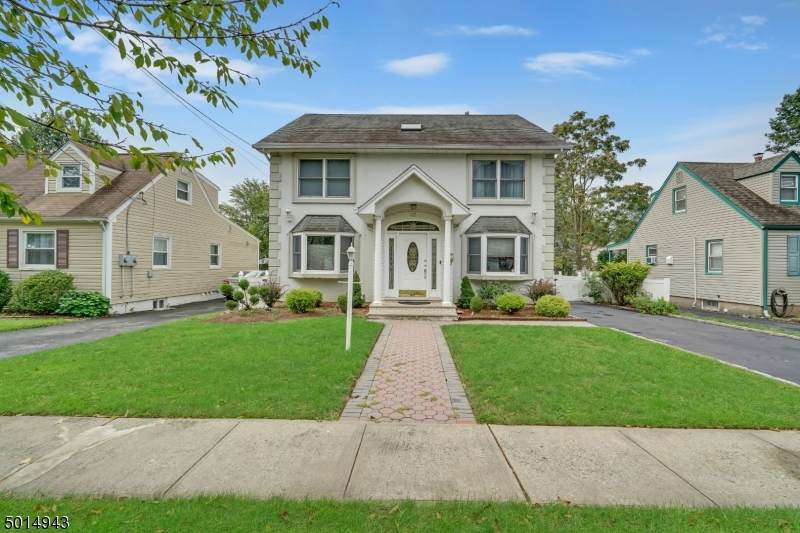 28 Hudson Pl - Photo 1