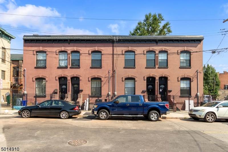 43 Thomas St - Photo 1